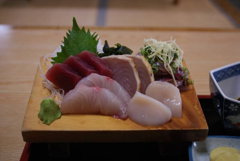 熱川駅近くのうめやさんの定食はボリューム満点