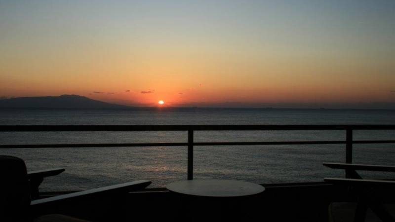 ただ今の伊豆大島からの日の出時間は　午前6時頃