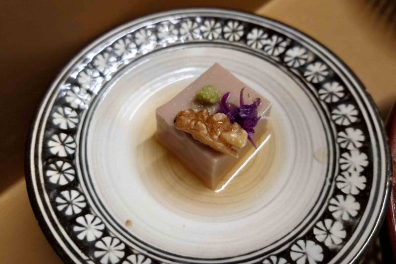 胡桃豆腐　もて菊　山葵　美味出汁