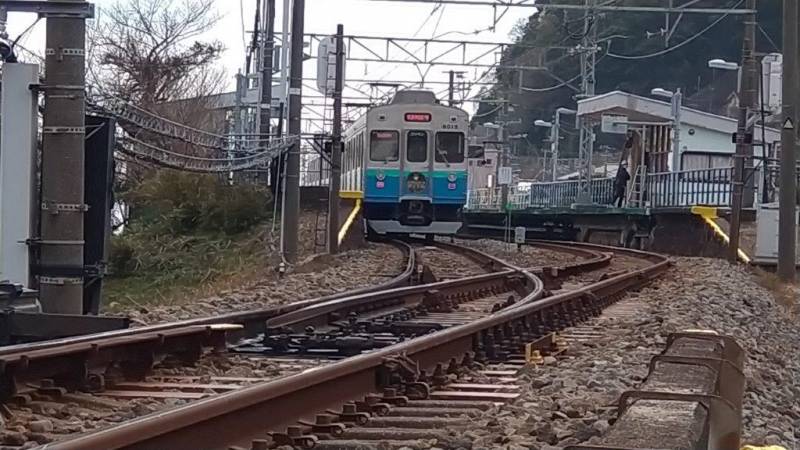 鉄道ファンにプチ情報♪こんなに線路が近い鉄橋（片瀬白田駅）