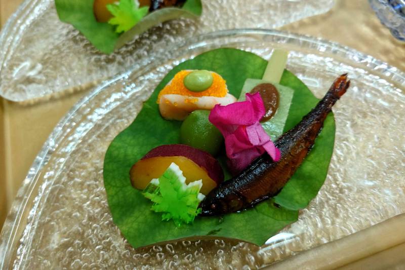 前　菜　若桃蜜煮　海老子宝　青海台田楽　小鮎甘露煮　夏紅葉